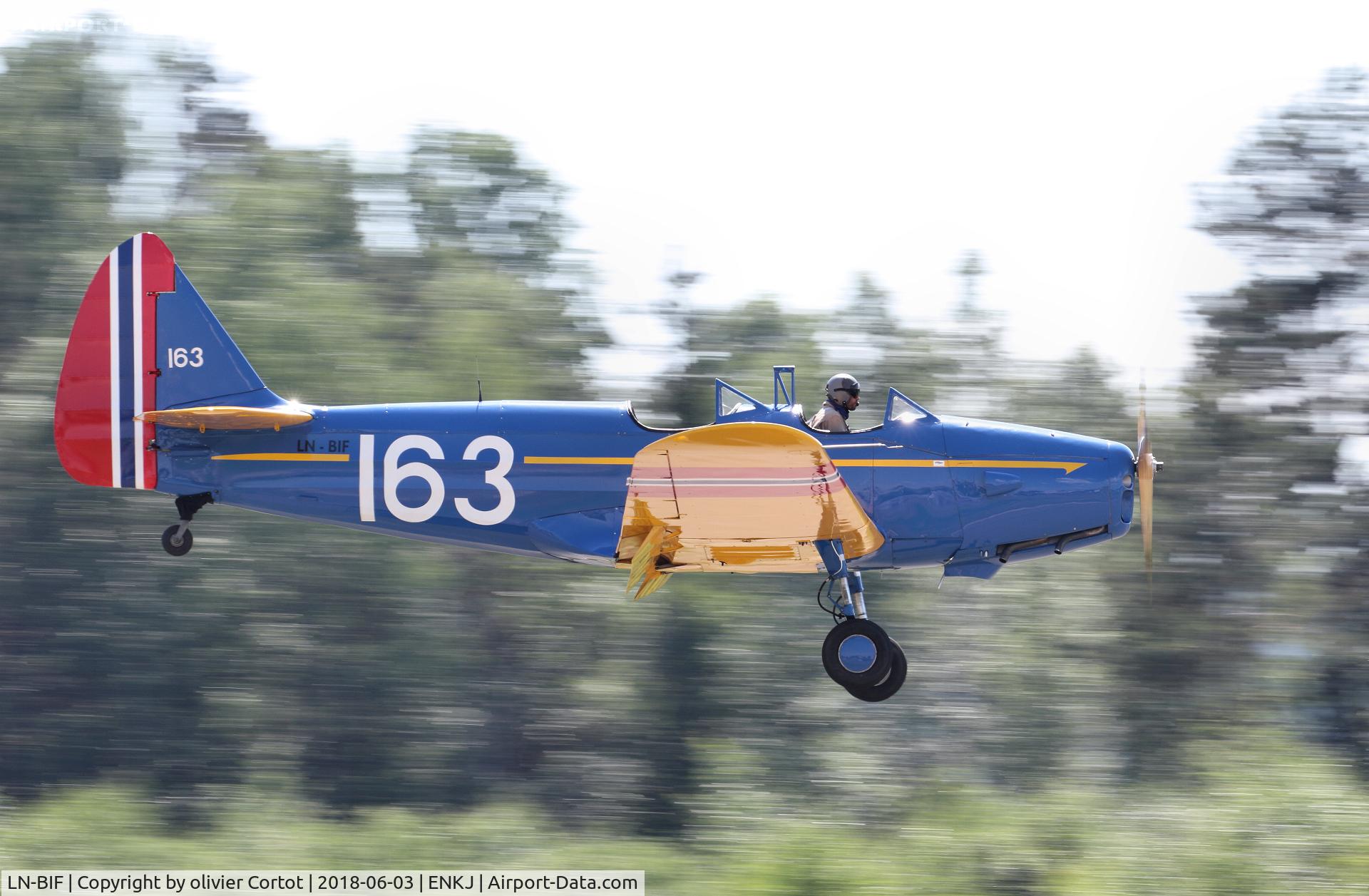LN-BIF, 1944 Fairchild PT-19A C/N T43-7228, landing at Kjeller airfield