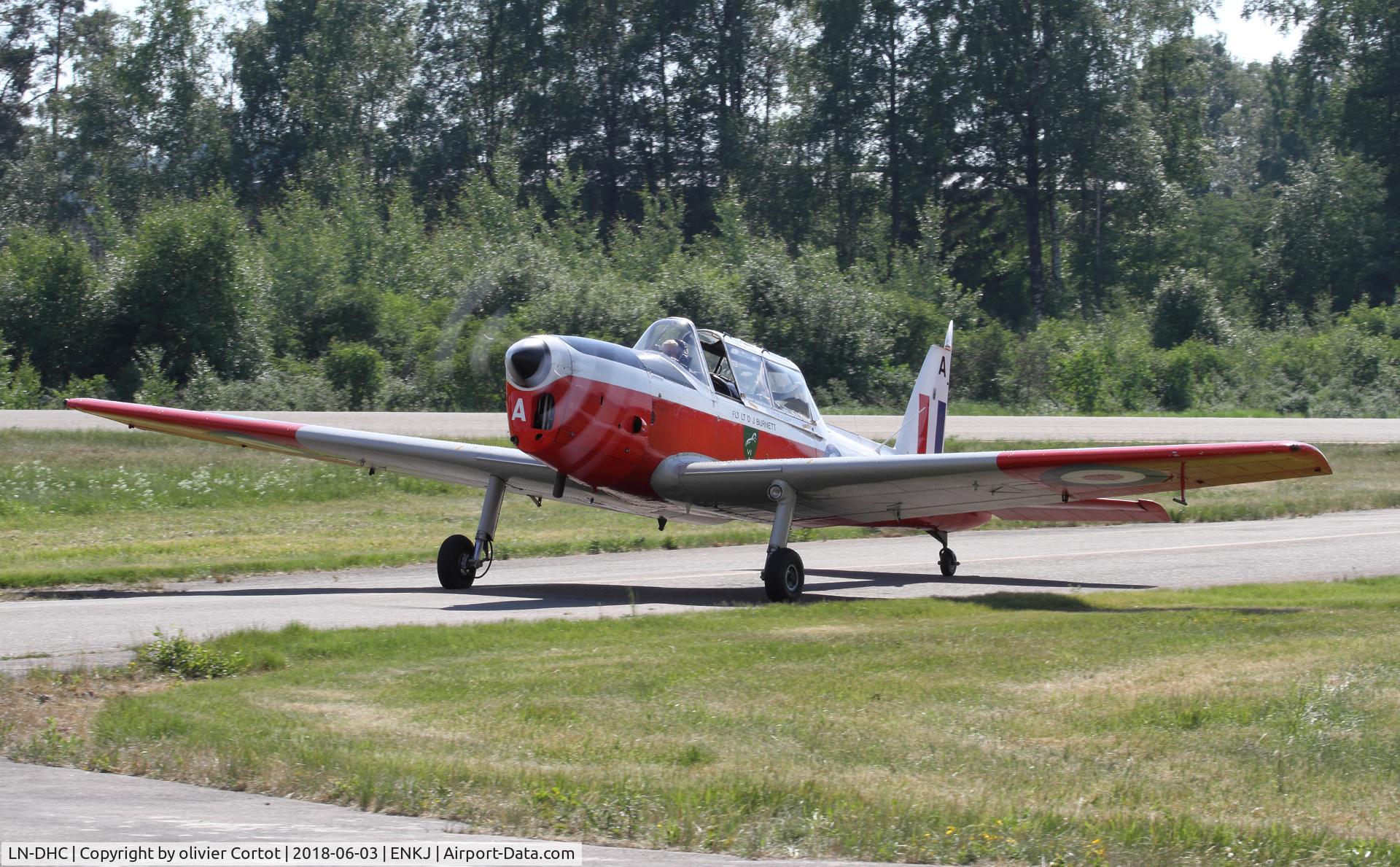 LN-DHC, 1950 De Havilland DHC-1 Chipmunk T.10 C/N C1/0038, Kjeller airshow