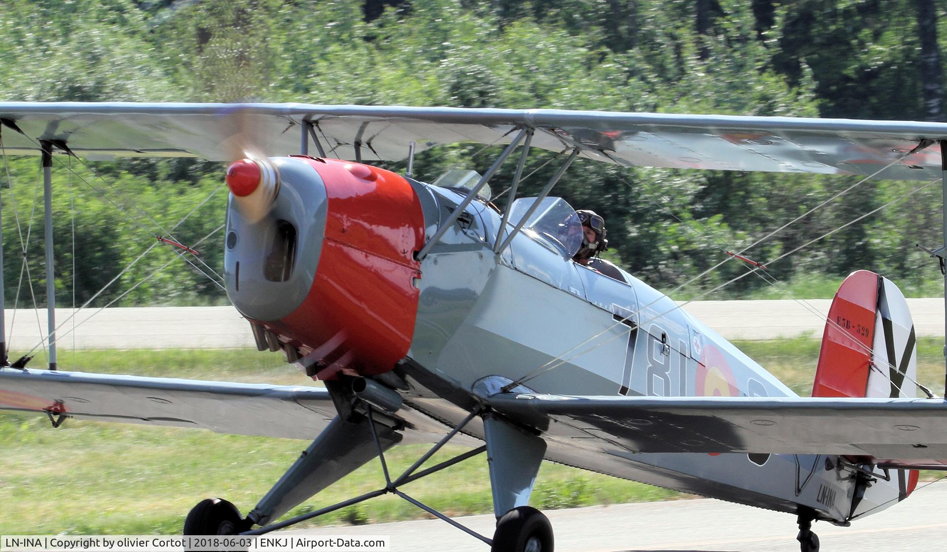 LN-INA, 1957 CASA 1-131 Jungmann C/N 2141, taxiing at Kjeller