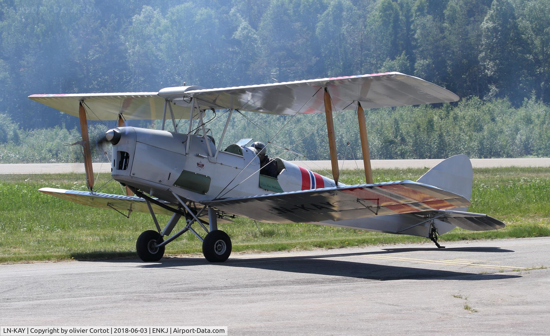 LN-KAY, 1941 De Havilland DH-82A Tiger Moth II C/N 84616, Kjeller airshow