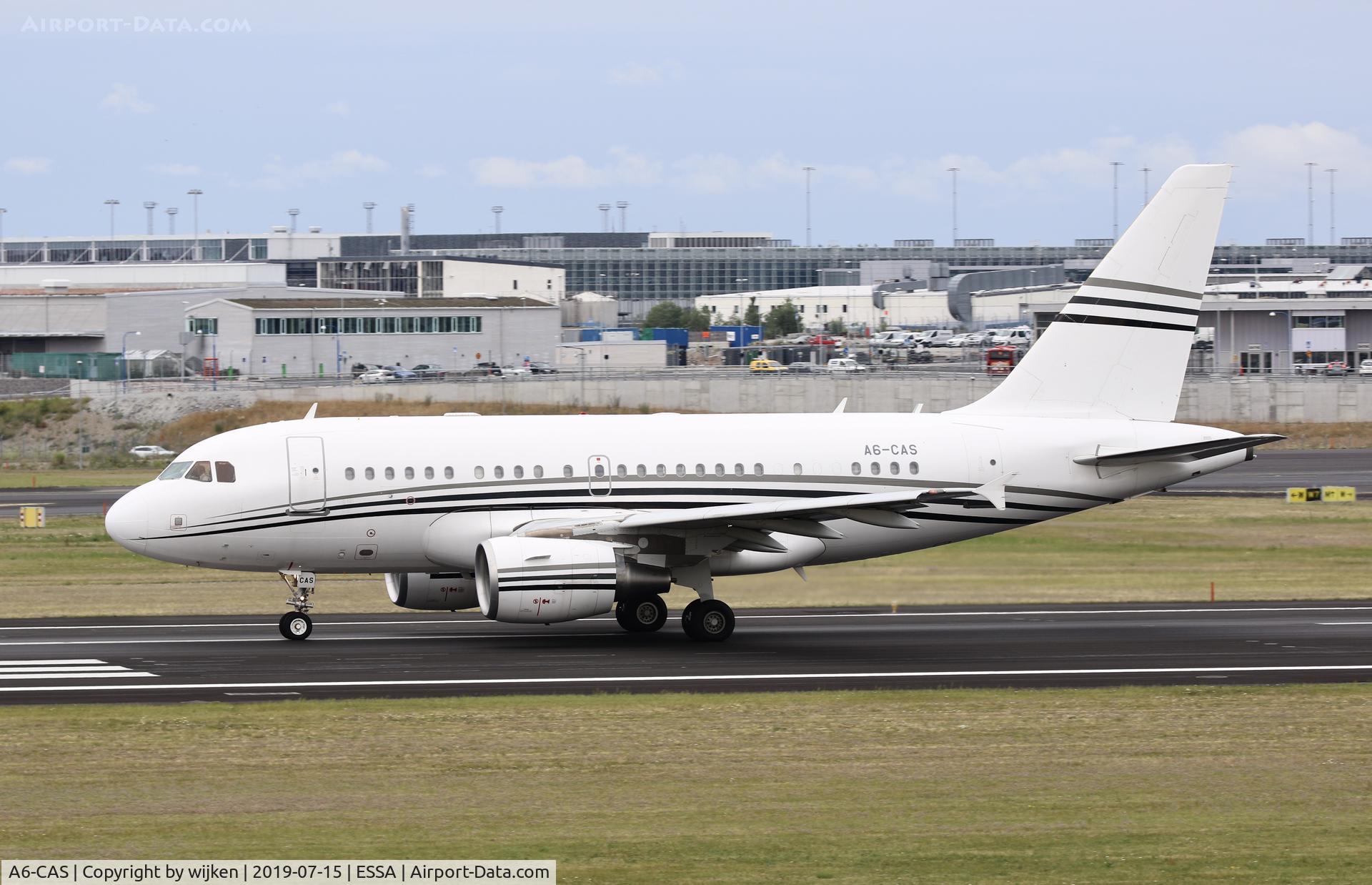 A6-CAS, 2010 Airbus A318-112CJ C/N 4211, Line up RWY 19L