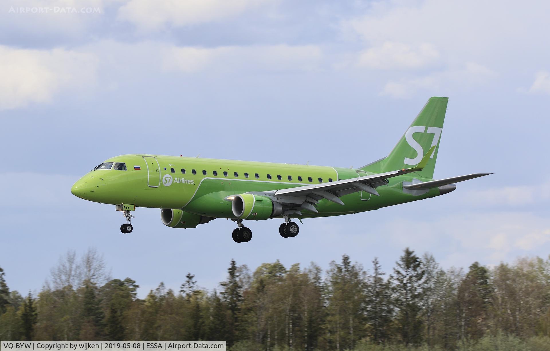 VQ-BYW, 2005 Embraer 170SU (ERJ-170-100SU) C/N 17000049, Landing RWY 26