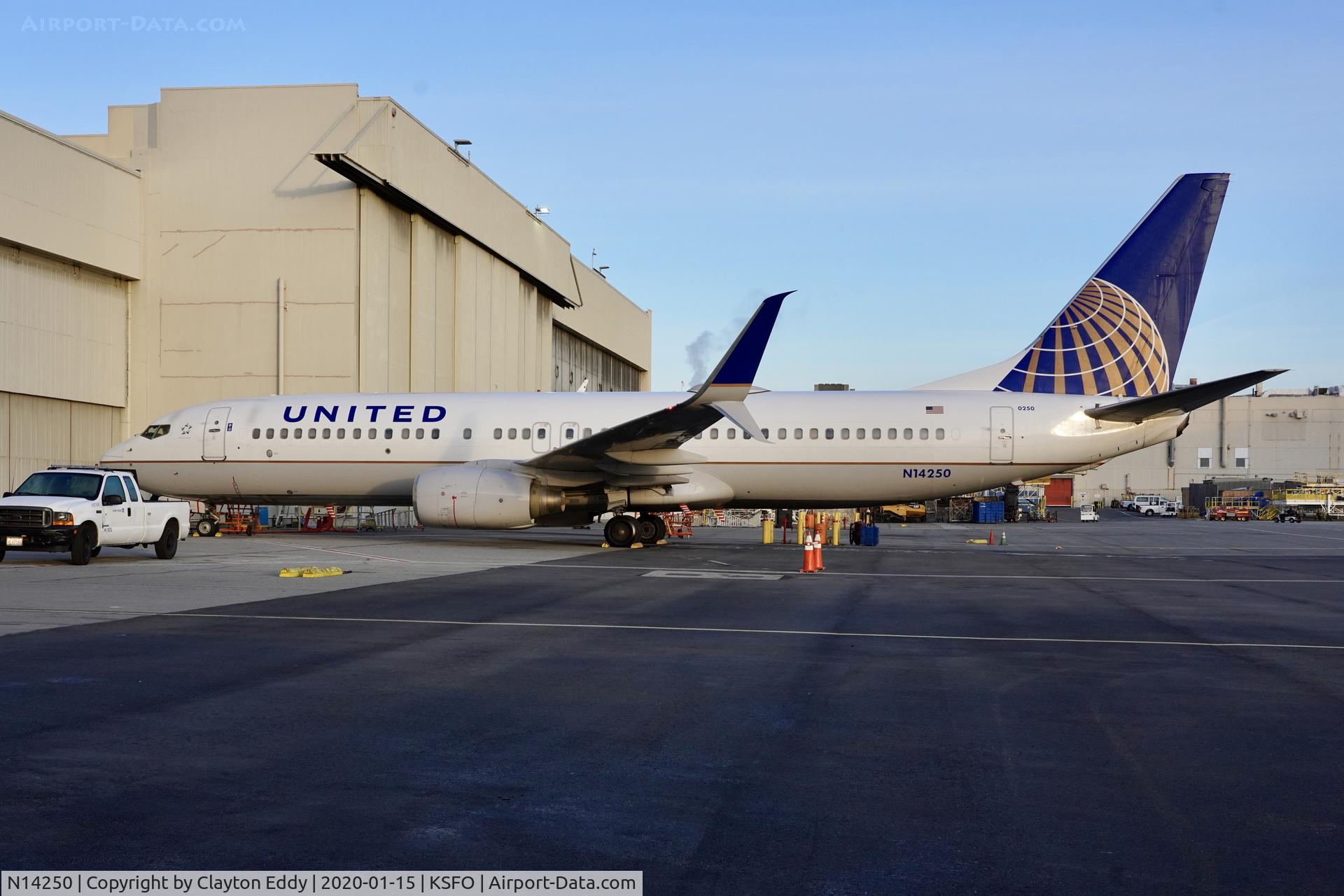 N14250, 1999 Boeing 737-824 C/N 28957, SFO 2020.