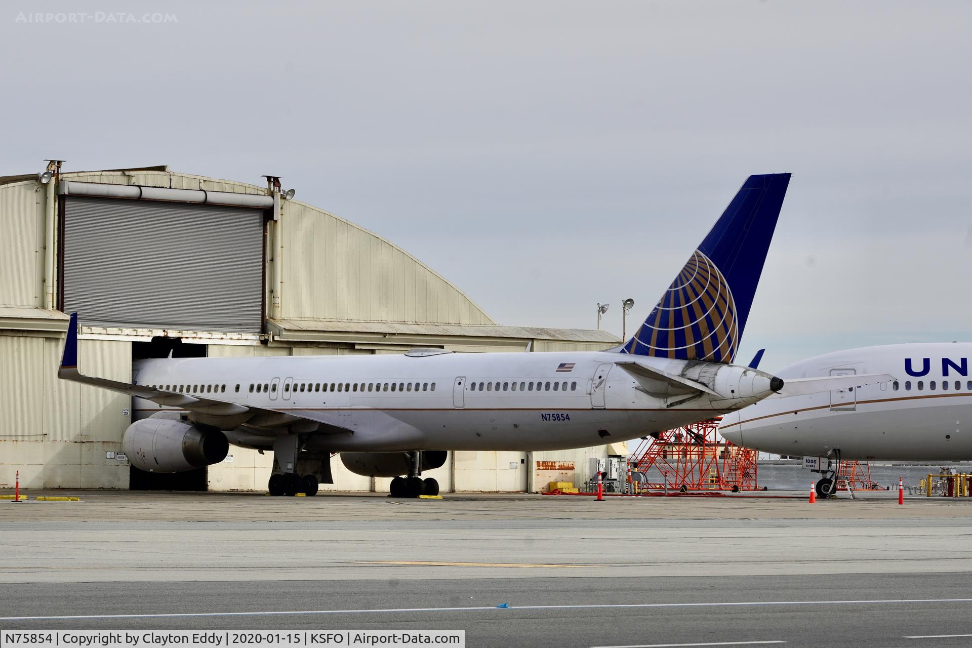 N75854, 2002 Boeing 757-324 C/N 32813, SFO 2020.