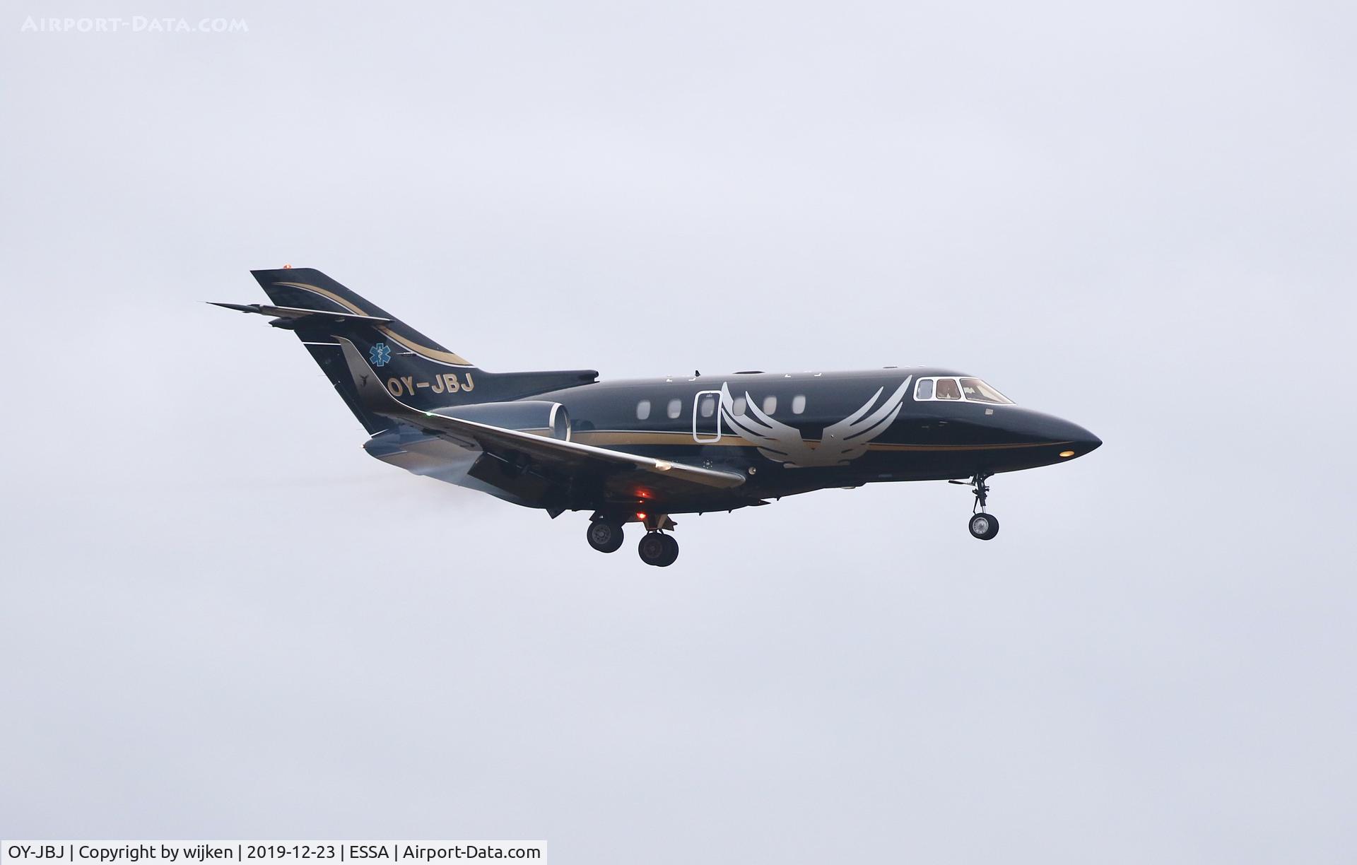 OY-JBJ, 1998 Raytheon Hawker 800XP C/N 258358, Nice livery