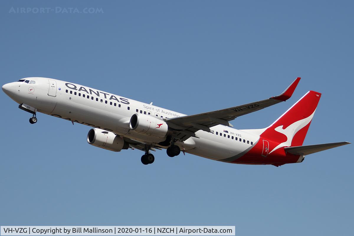VH-VZG, 2009 Boeing 737-838 C/N 34201, QF132 back to MEL
