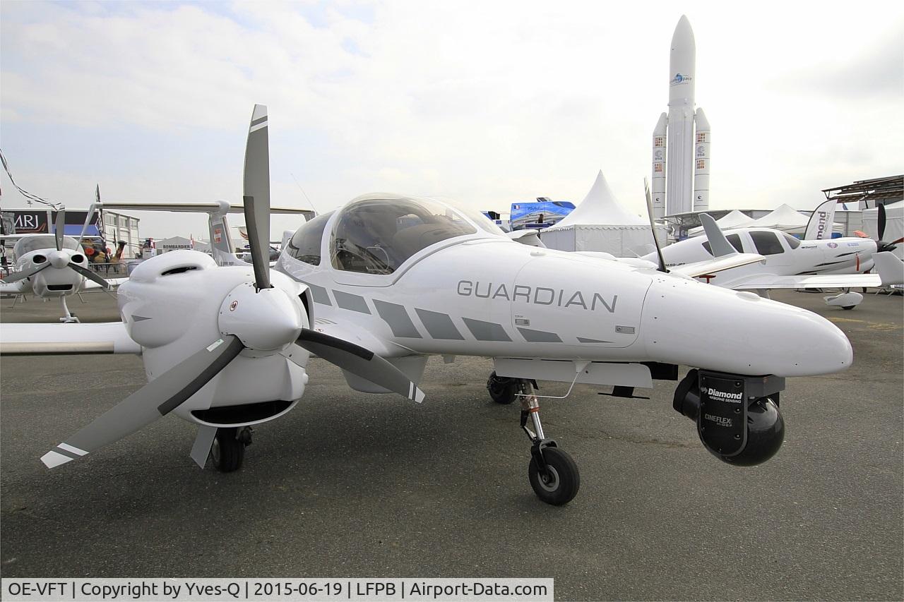 OE-VFT, Diamond DA-42 NG Turbo Twin Star C/N 42.379, Diamond DA-42HK-36TC Twin Star, Static display, Paris-Le Bourget airport (LFPB-LBG) Air show 2015
