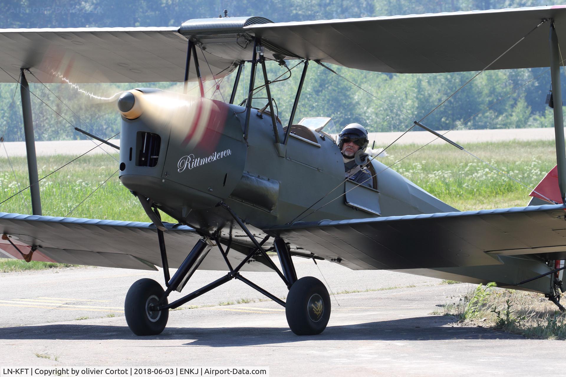 LN-KFT, 1934 De Havilland (Kjeller) DH-82A C/N 185, nicely restored Tiger moth