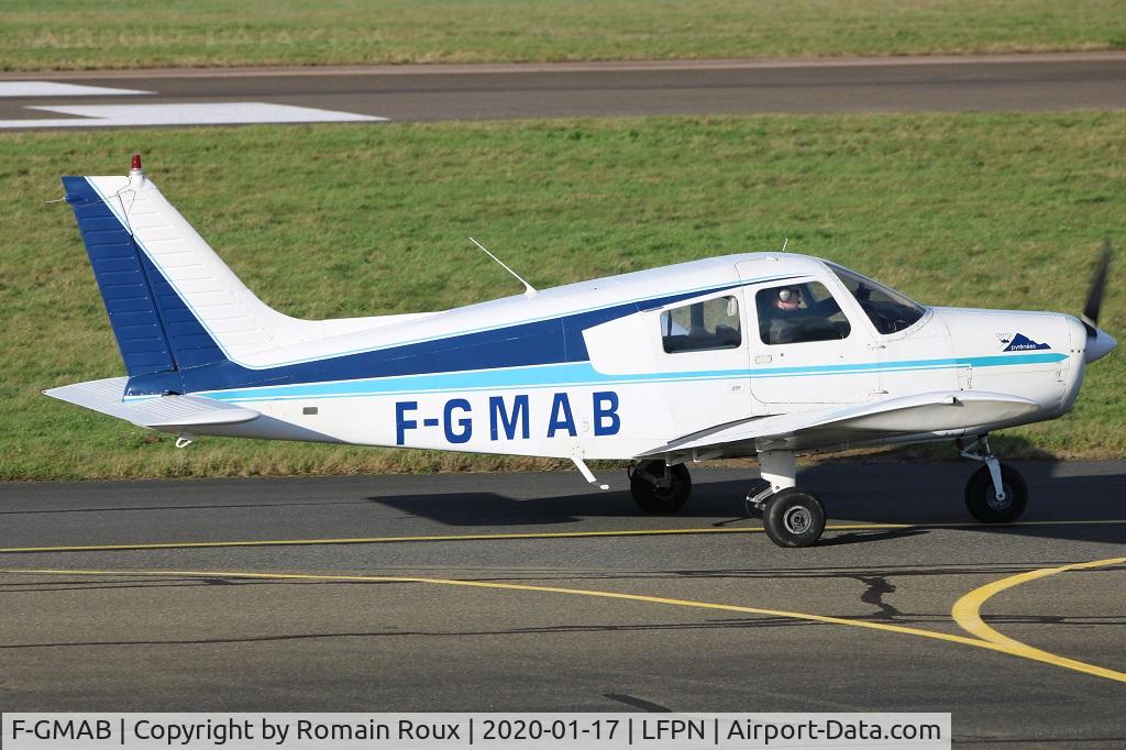 F-GMAB, 1975 Piper PA-28-140 Cherokee C/N 28-7625052, Taxiing