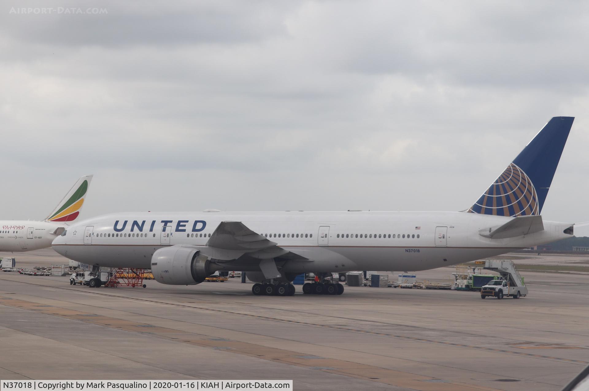 N37018, 2002 Boeing 777-224 C/N 31680, Boeing 777-224
