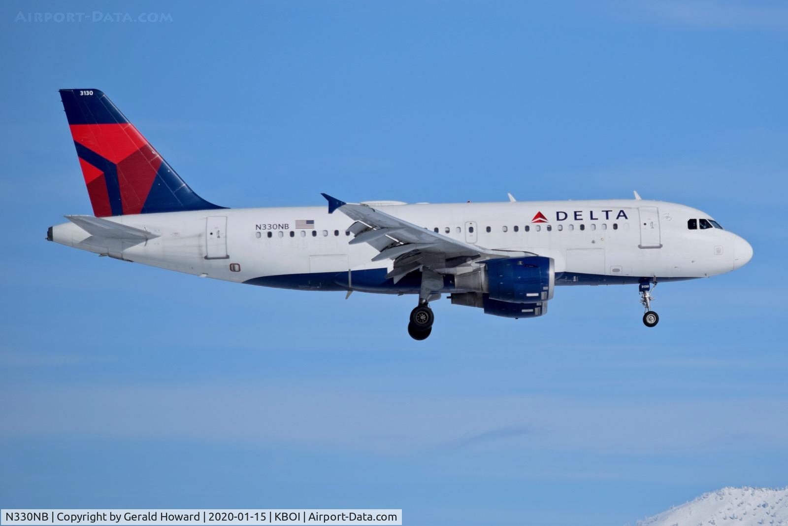 N330NB, 2001 Airbus A319-114 C/N 1549, Landing 10L.