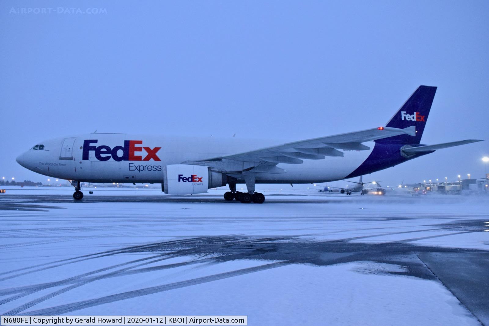 N680FE, 1998 Airbus A300F4-605R C/N 794, Taxiing to 10L.