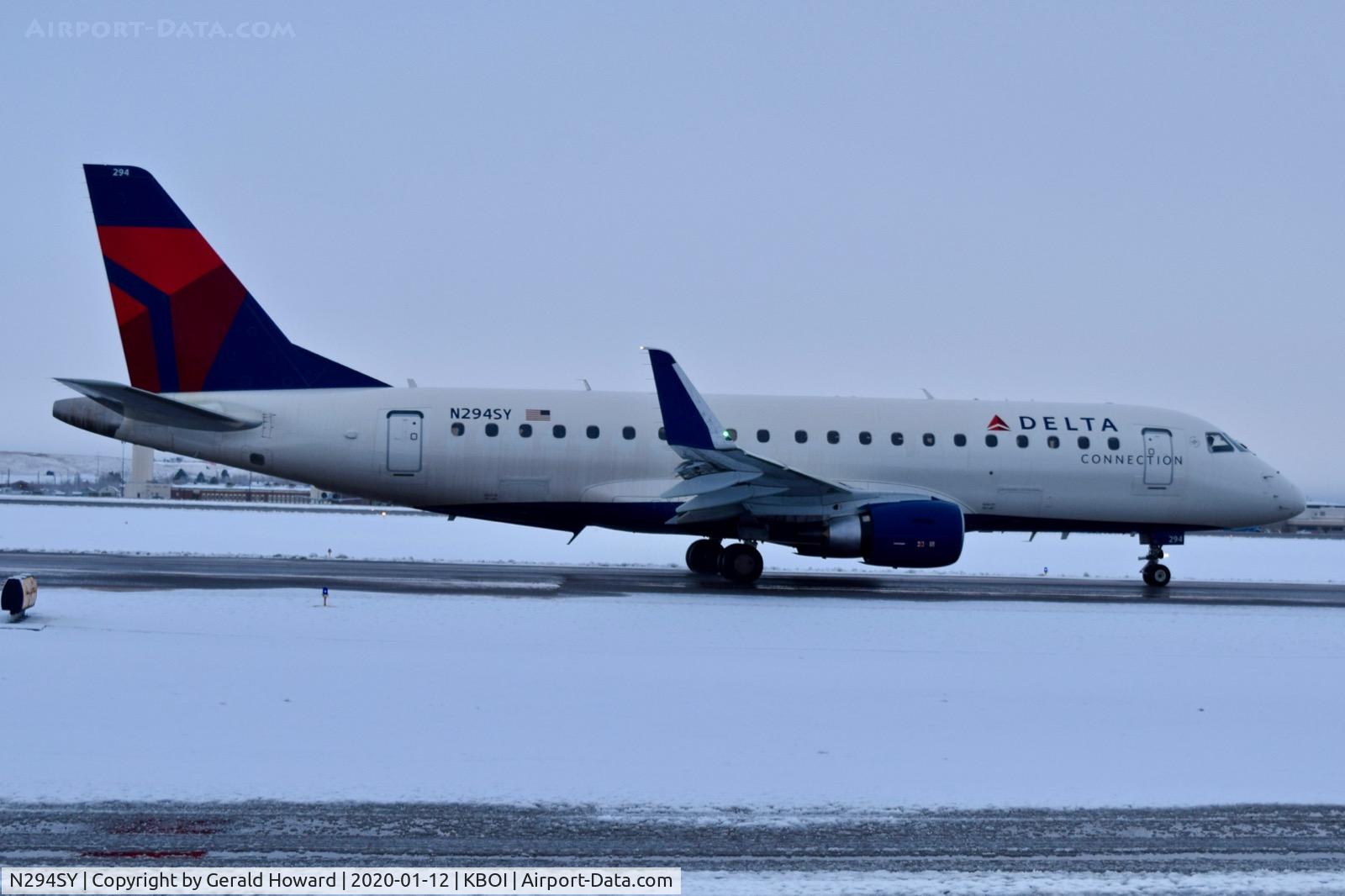 N294SY, 2019 Embraer 175LR (ERJ-170-200LR) C/N 17000792, Taxiing to 10L.