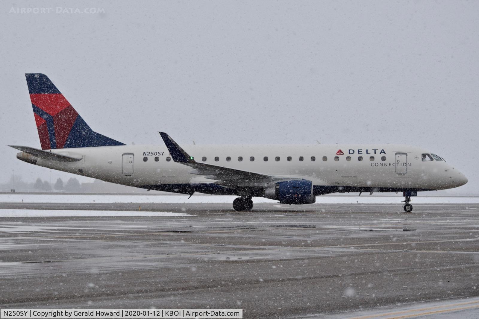 N250SY, 2016 Embraer 175LR (ERJ-170-200LR) C/N 17000610, Taxiing to the gate.