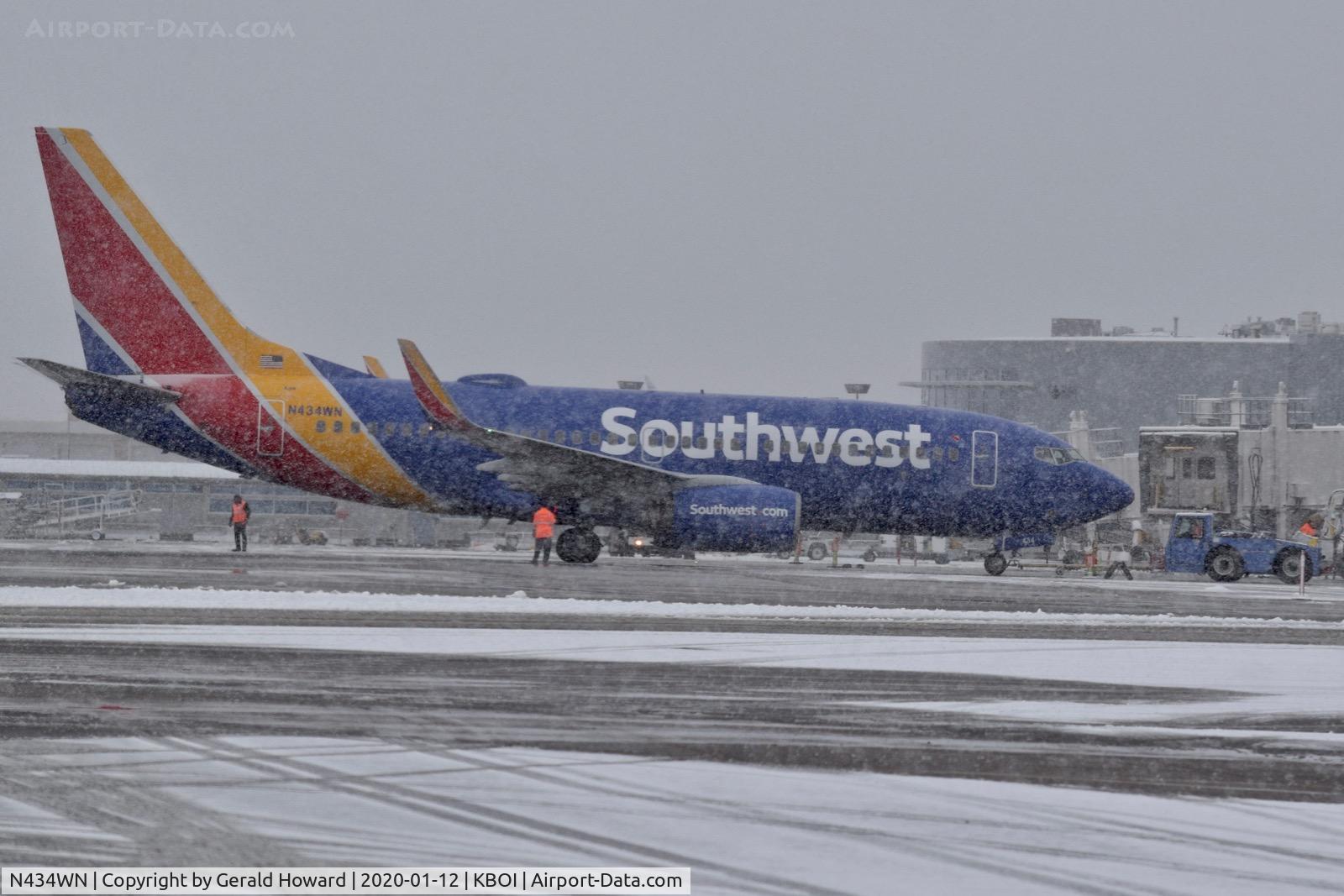 N434WN, 2003 Boeing 737-7H4 C/N 32454, Push back from the gate.