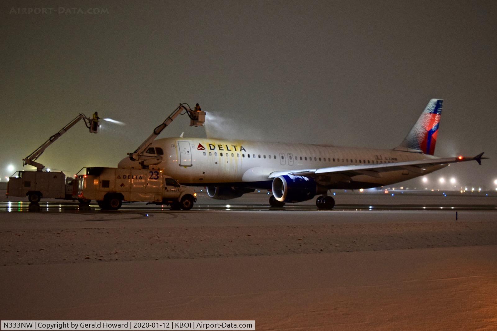 N333NW, 1992 Airbus A320-211 C/N 329, De ice.