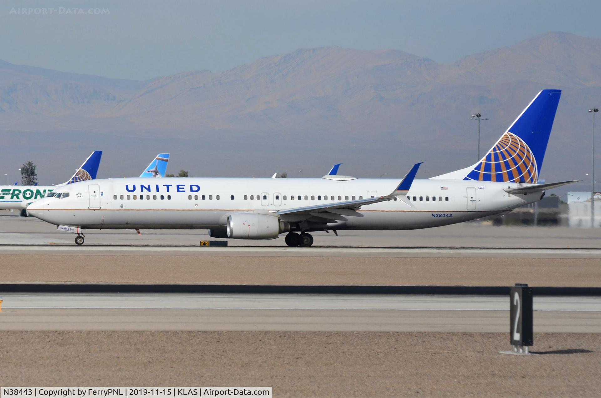 N38443, 2010 Boeing 737-924/ER C/N 31655, United B739