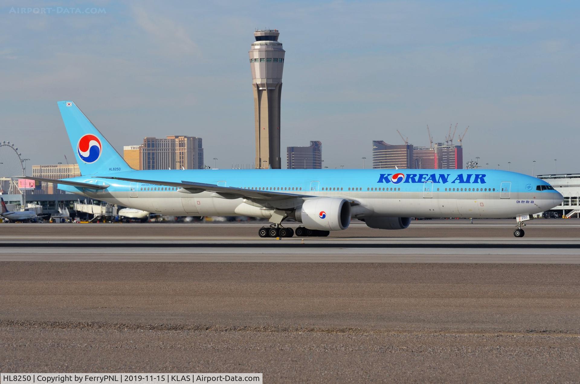 HL8250, 2012 Boeing 777-3B5/ER C/N 37650, Korean B773 taxying after arrival