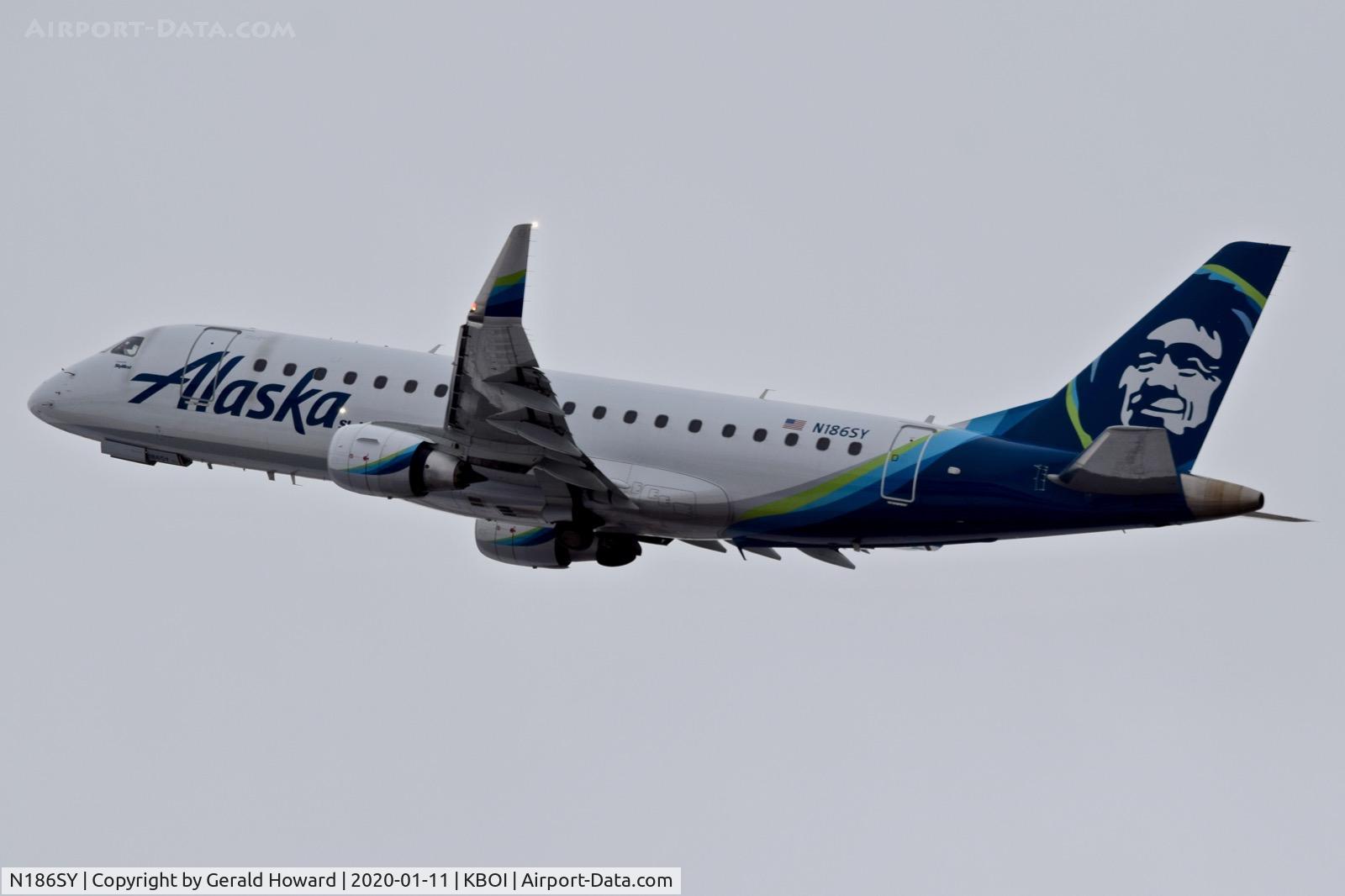N186SY, 2016 Embraer 175LR (ERJ-170-200LR) C/N 17000606, Climb out from 10L.