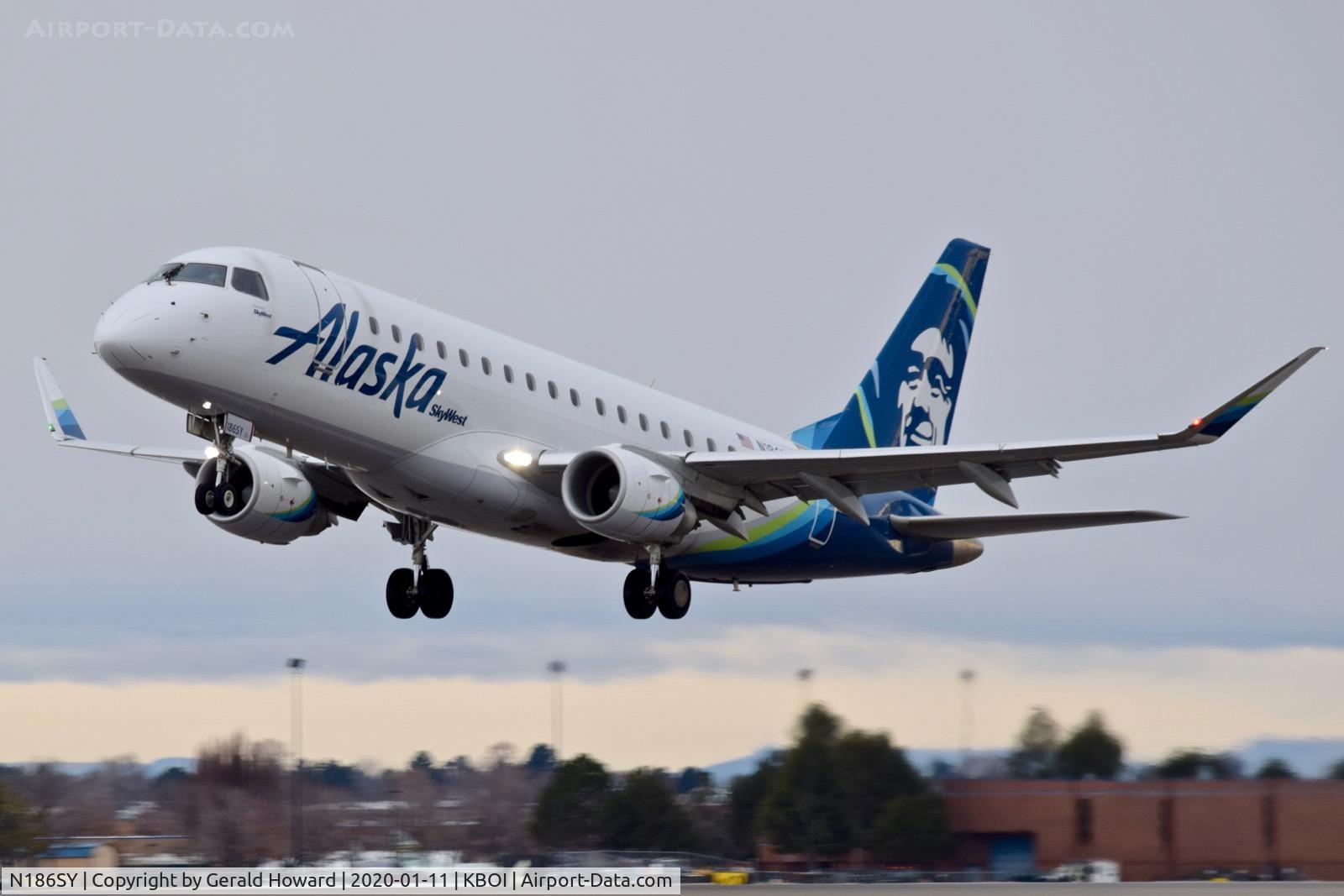N186SY, 2016 Embraer 175LR (ERJ-170-200LR) C/N 17000606, Take off from 10L.