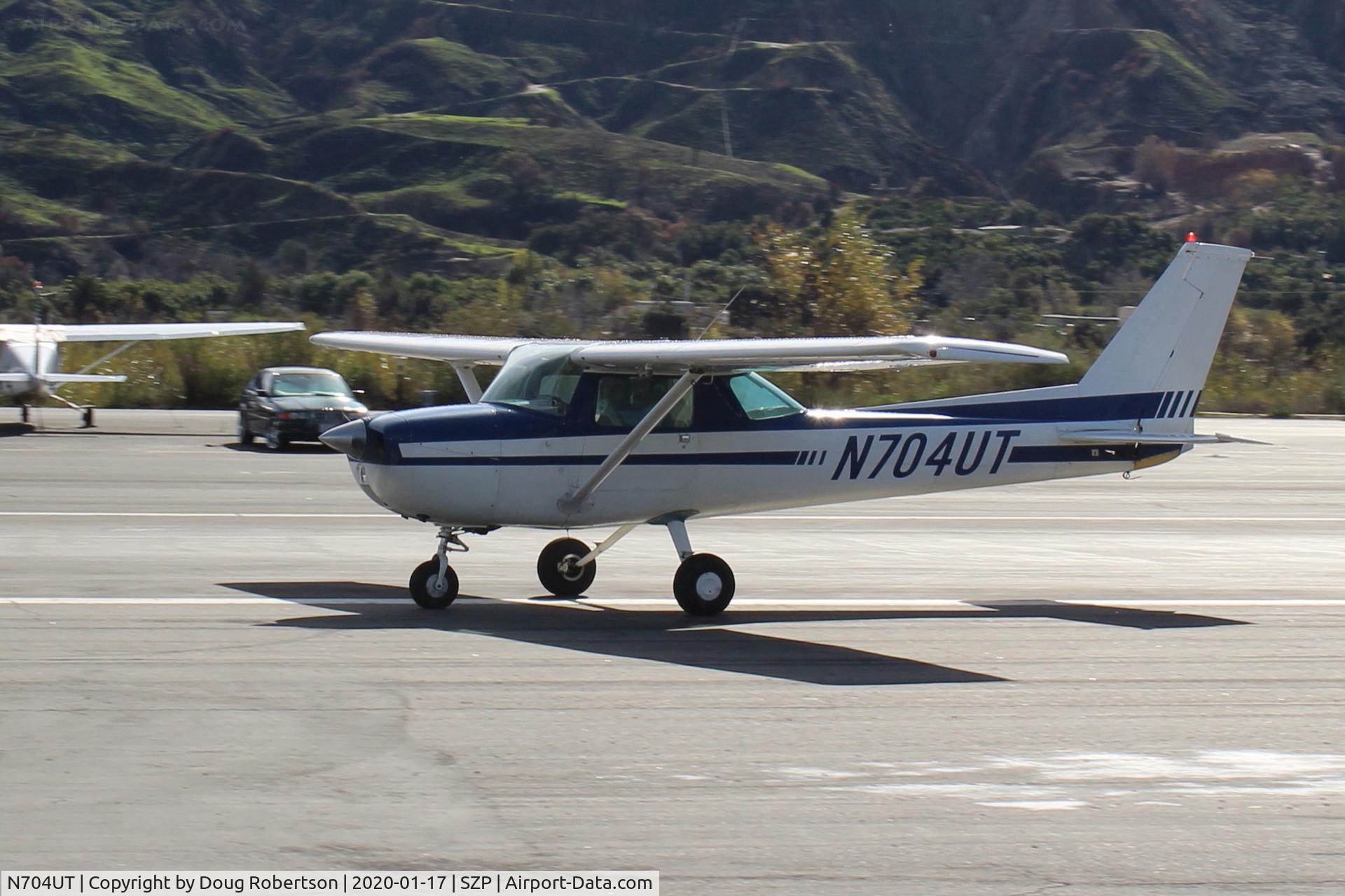 N704UT, 1976 Cessna 150M C/N 15078891, 1976 Cessna 150M, Continental O-200 100 Hp, taxi off Rwy 04
