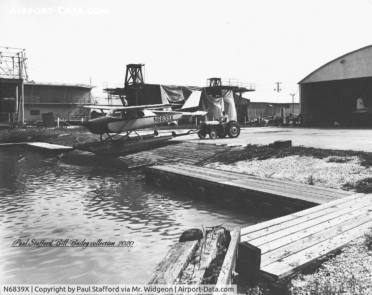 N6839X, 1960 Cessna 172A C/N 47739, Launching N6839X about 1961 on the Harvey Canal near New Orleans, LA.