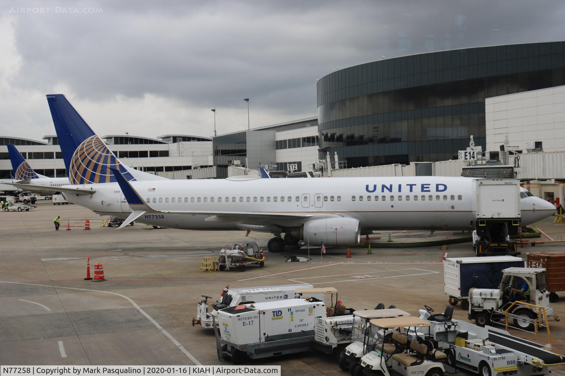 N77258, 2000 Boeing 737-824 C/N 30802, Boeing 737-824