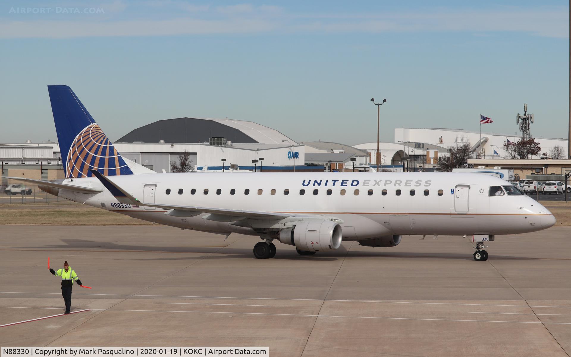 N88330, 2015 Embraer 175LR (ERJ-170-200LR) C/N 17000488, ERJ-170-200LR