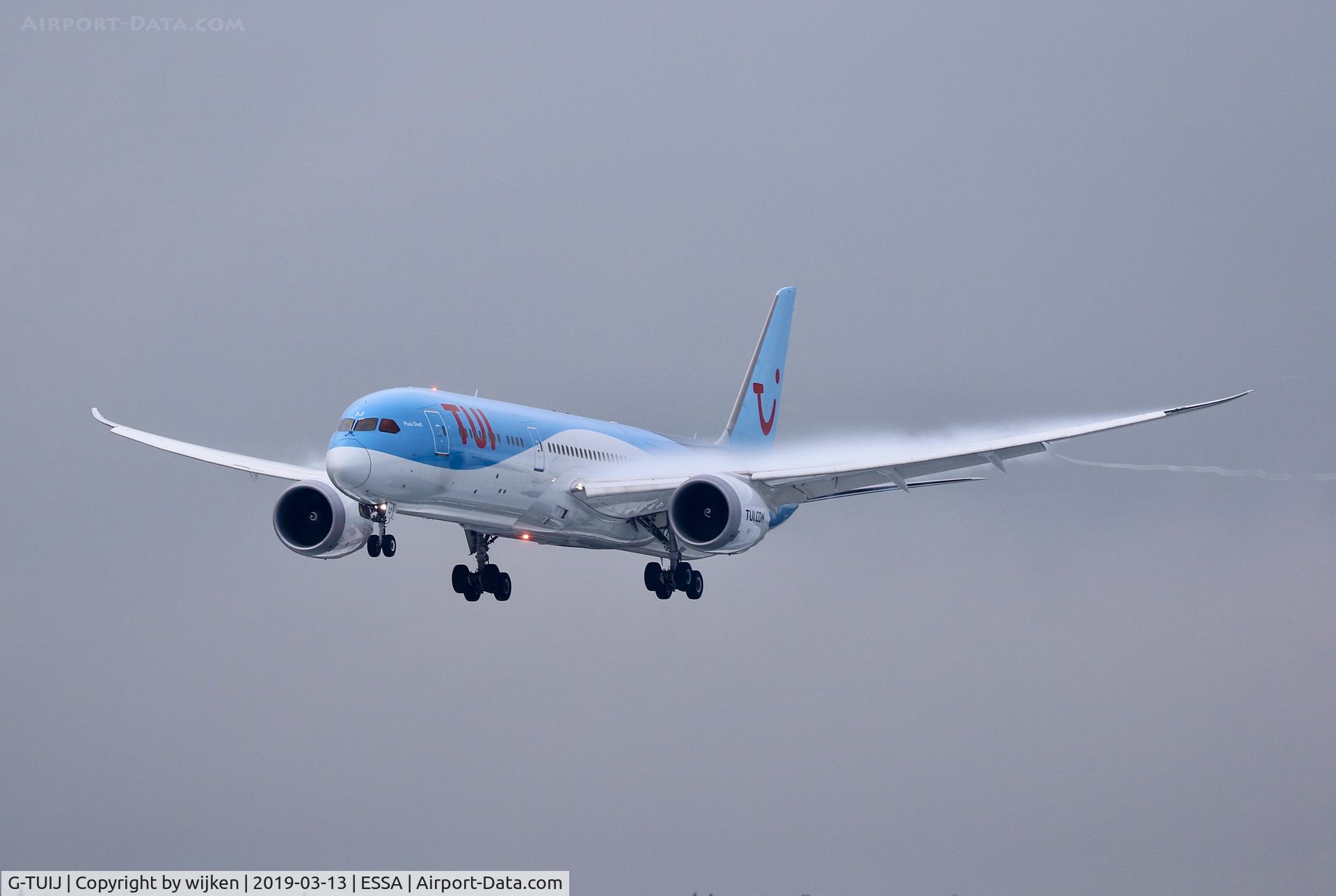 G-TUIJ, 2016 Boeing 787-9K5 Dreamliner C/N 44578, RWY 19L