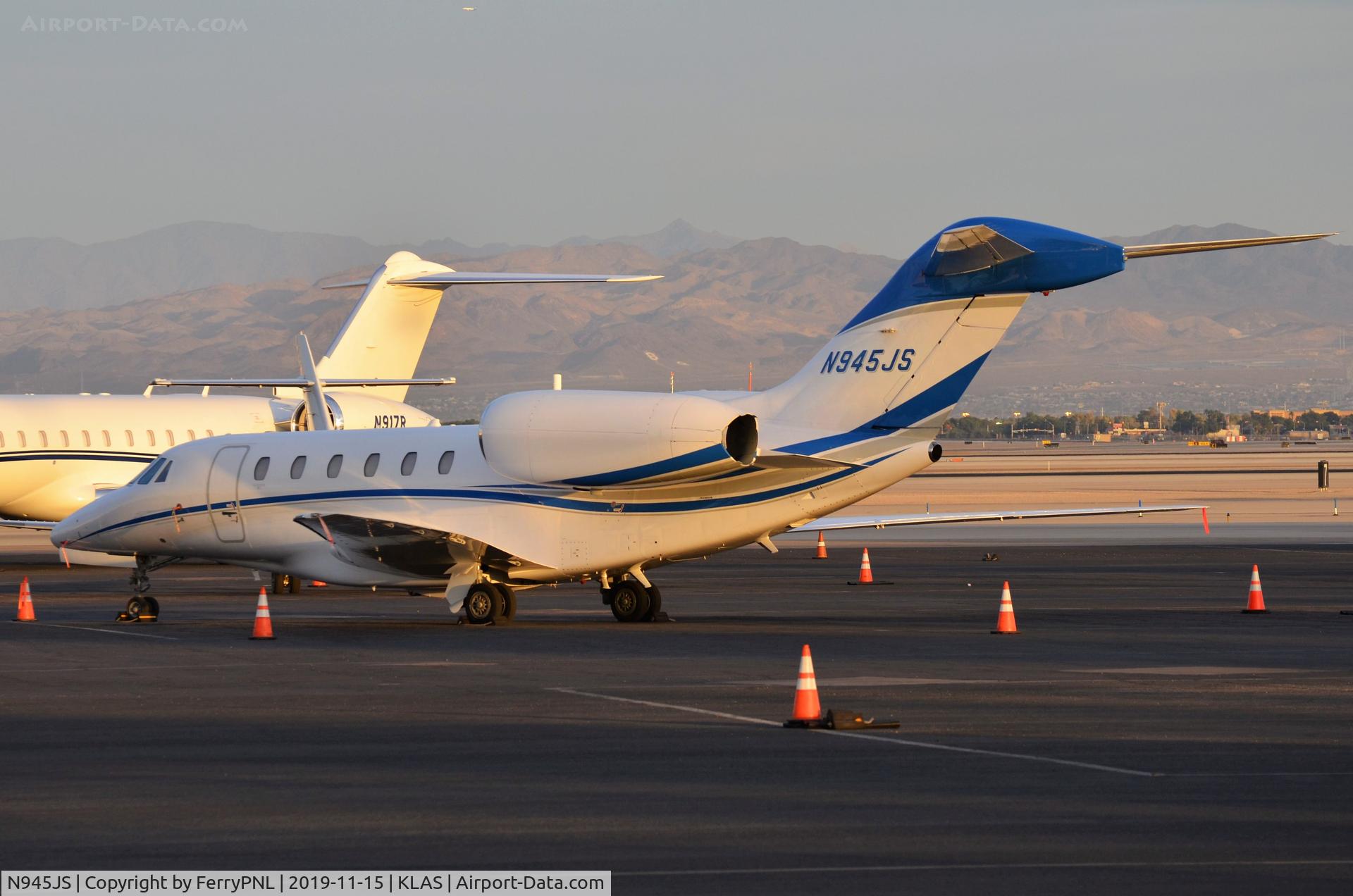 N945JS, 2006 Cessna 750 Citation X Citation X C/N 750-0258, Citation X in the last sun rays of the day