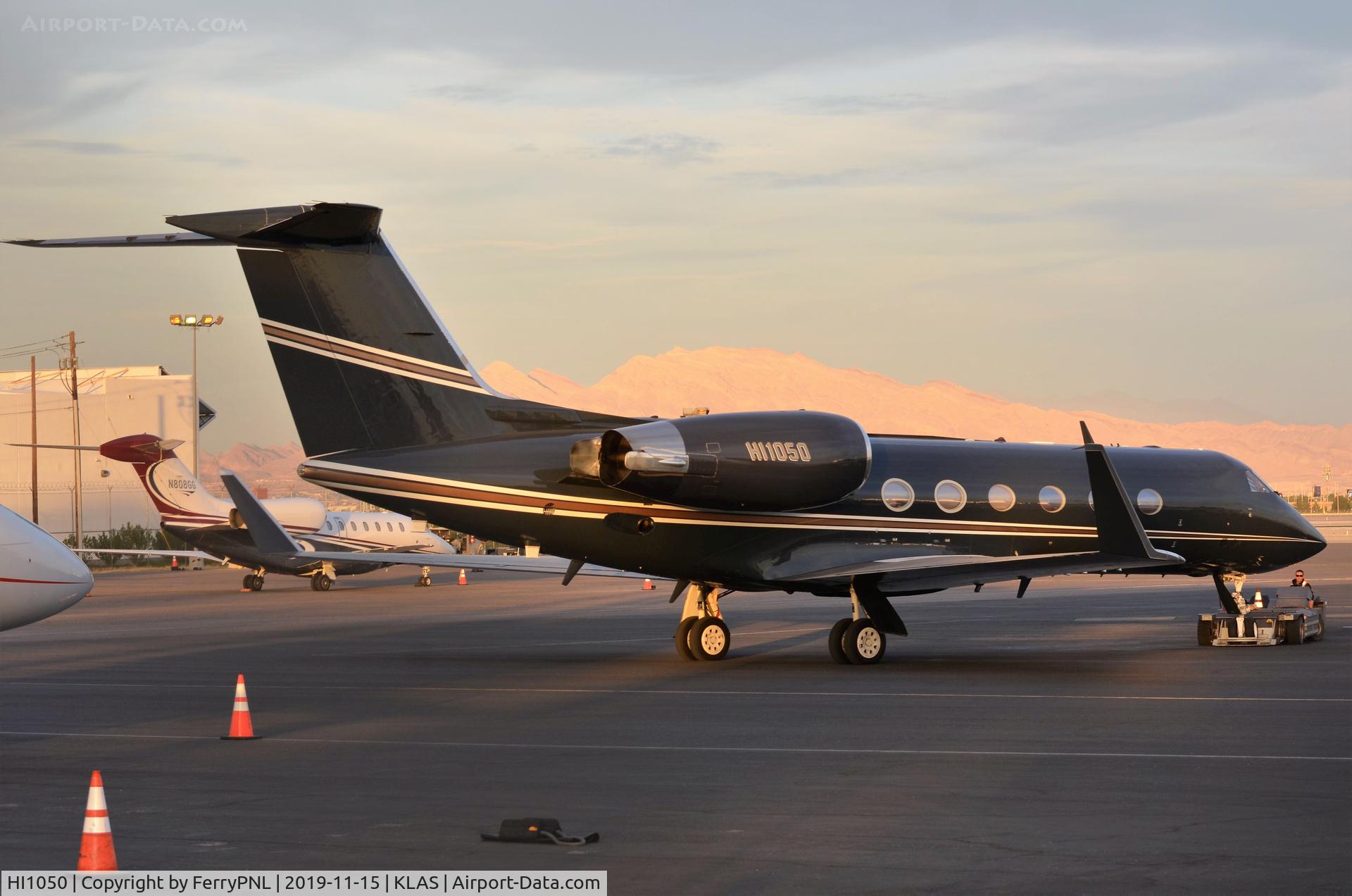 HI1050, 2002 Gulfstream Aerospace G-IV SP C/N 1482, Nice G4  during the golden hour.