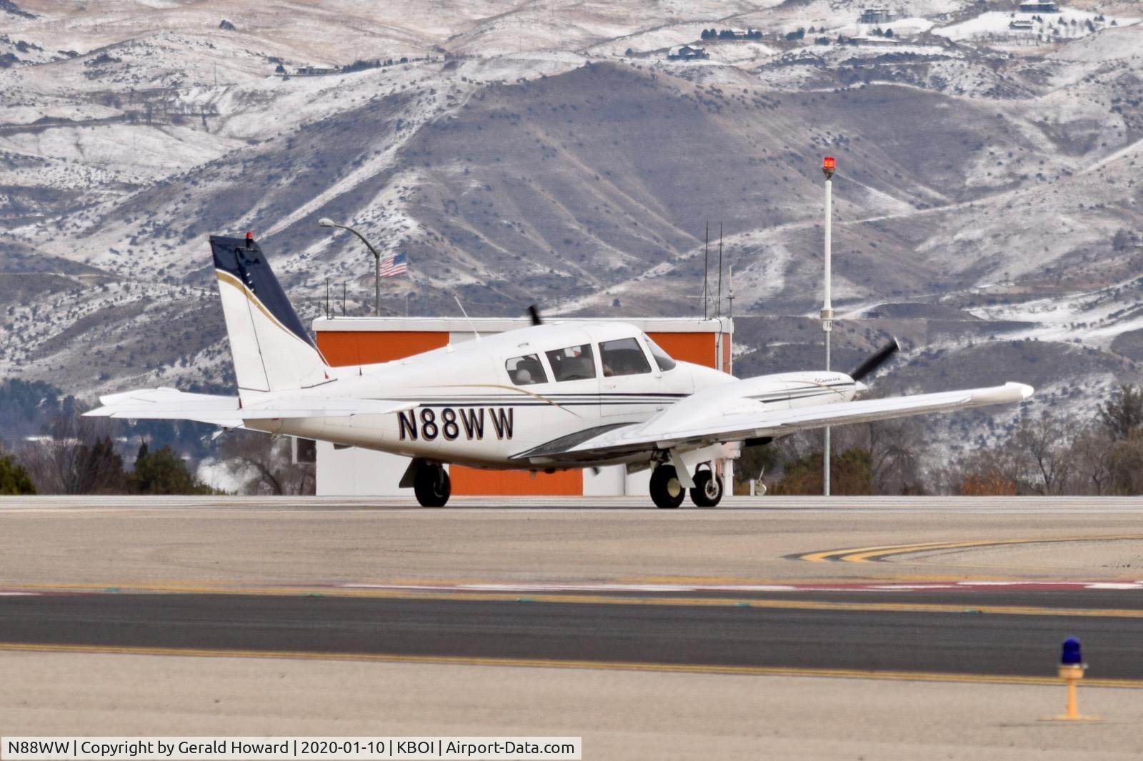 N88WW, 1971 Piper PA-39 C/N 39-125, Taxiing onto RWY 10R.