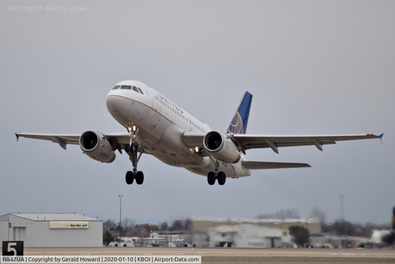 N847UA, 2001 Airbus A319-131 C/N 1627, Take off from 10L.