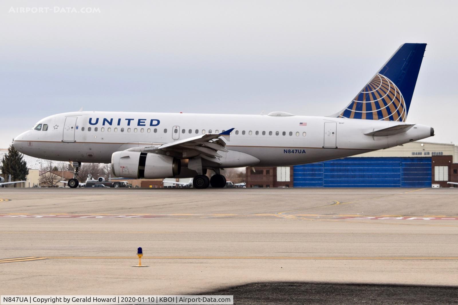 N847UA, 2001 Airbus A319-131 C/N 1627, Landing 10L.