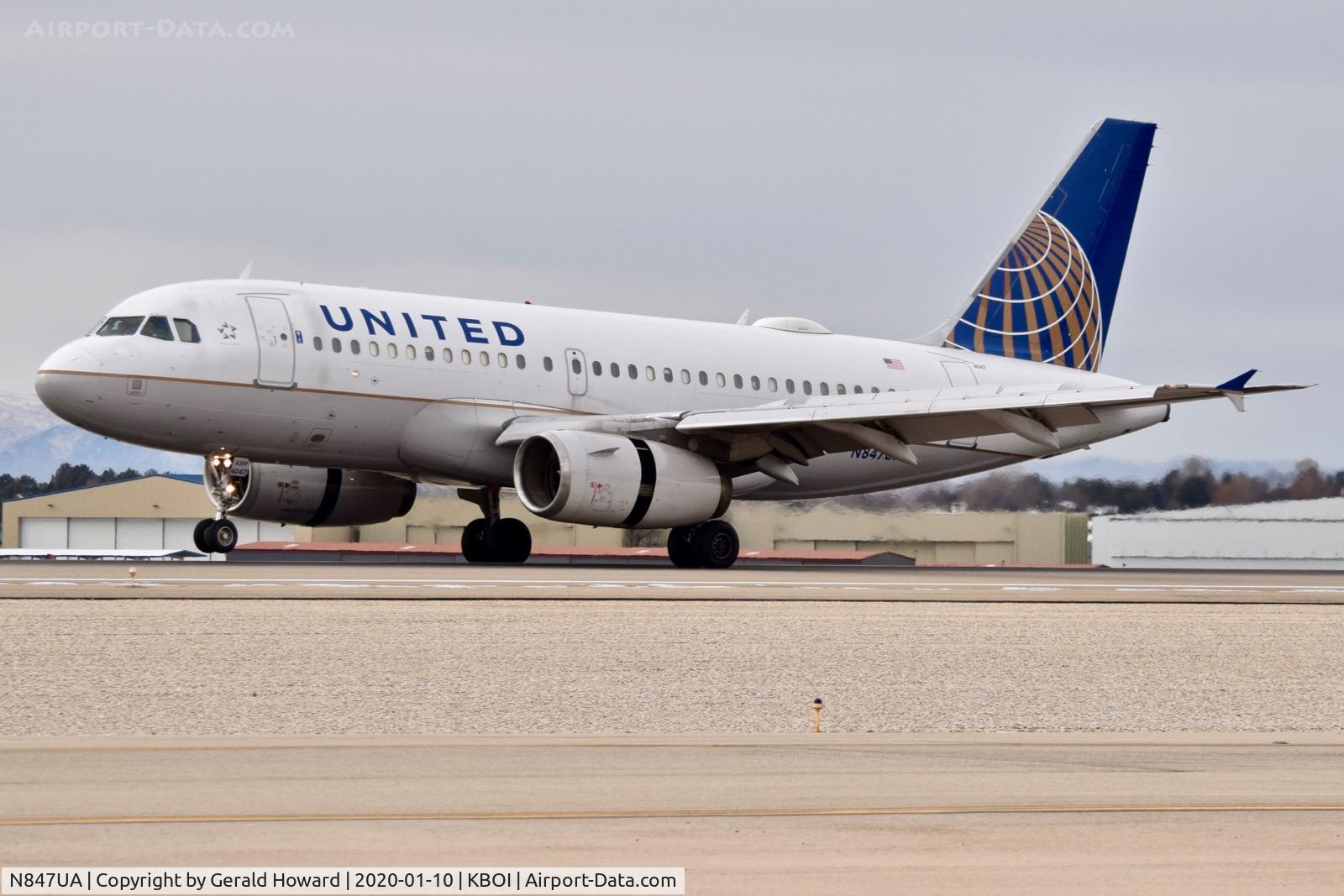 N847UA, 2001 Airbus A319-131 C/N 1627, Landing 10L.