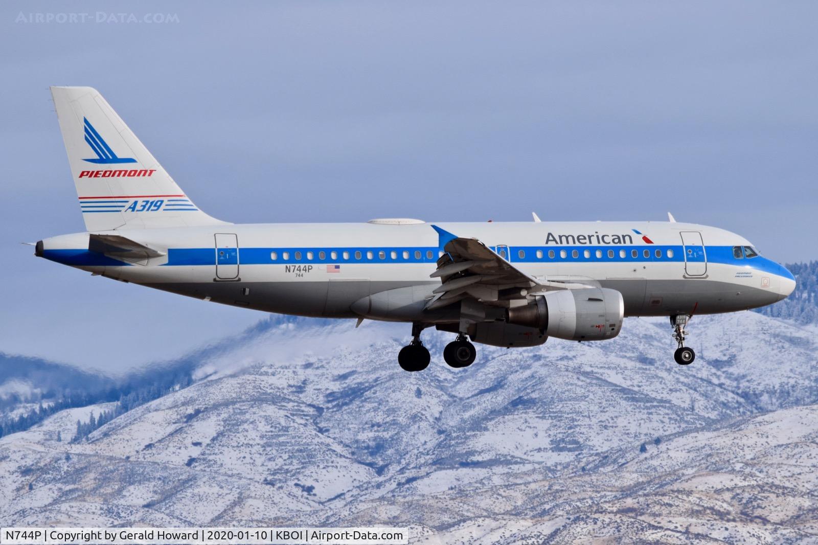 N744P, 2000 Airbus A319-112 C/N 1287, Landing 10L.