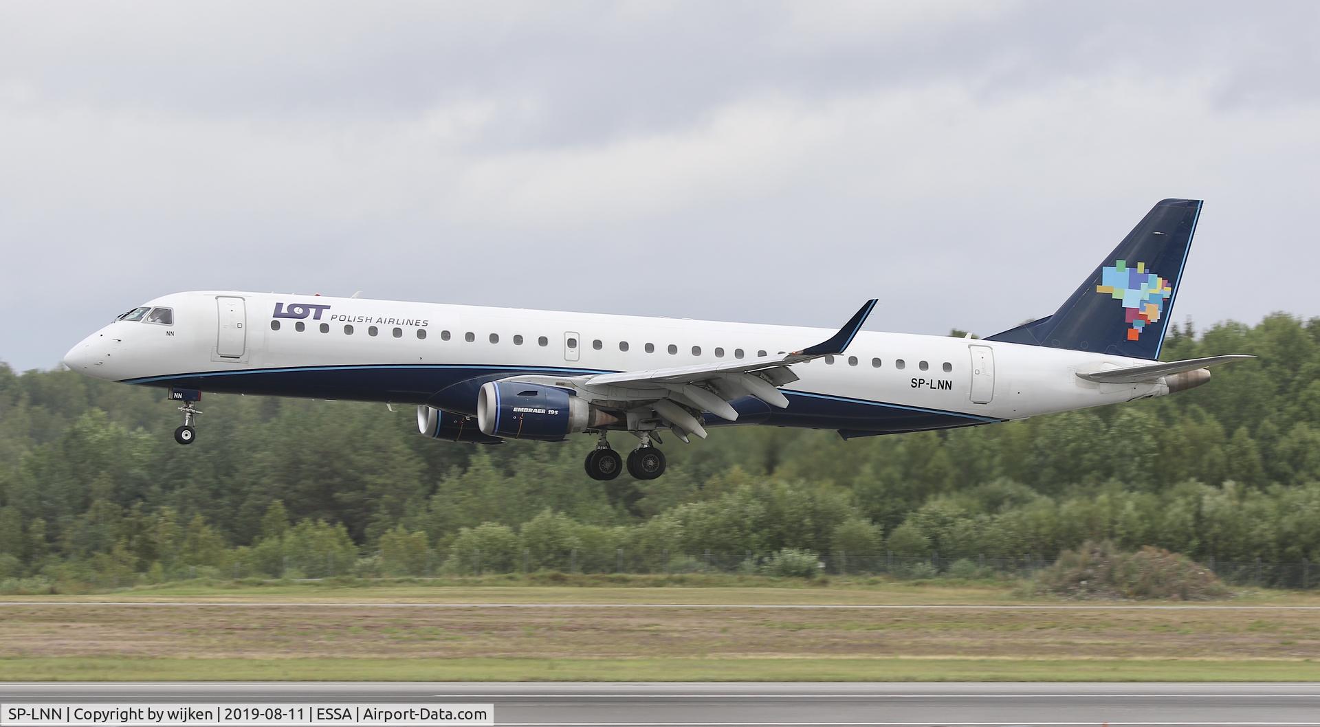 SP-LNN, 2011 Embraer 195AR (ERJ-190-200IGW) C/N 19000413, RWY 26