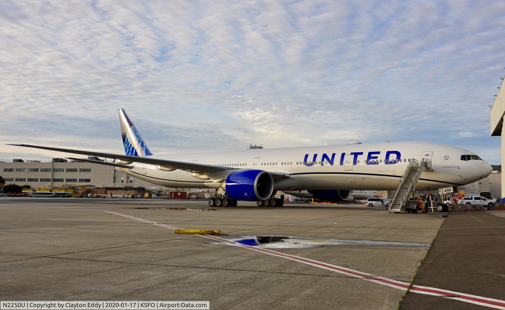 N2250U, 2019 Boeing 777-300/ER C/N 66590, SFO 2020.