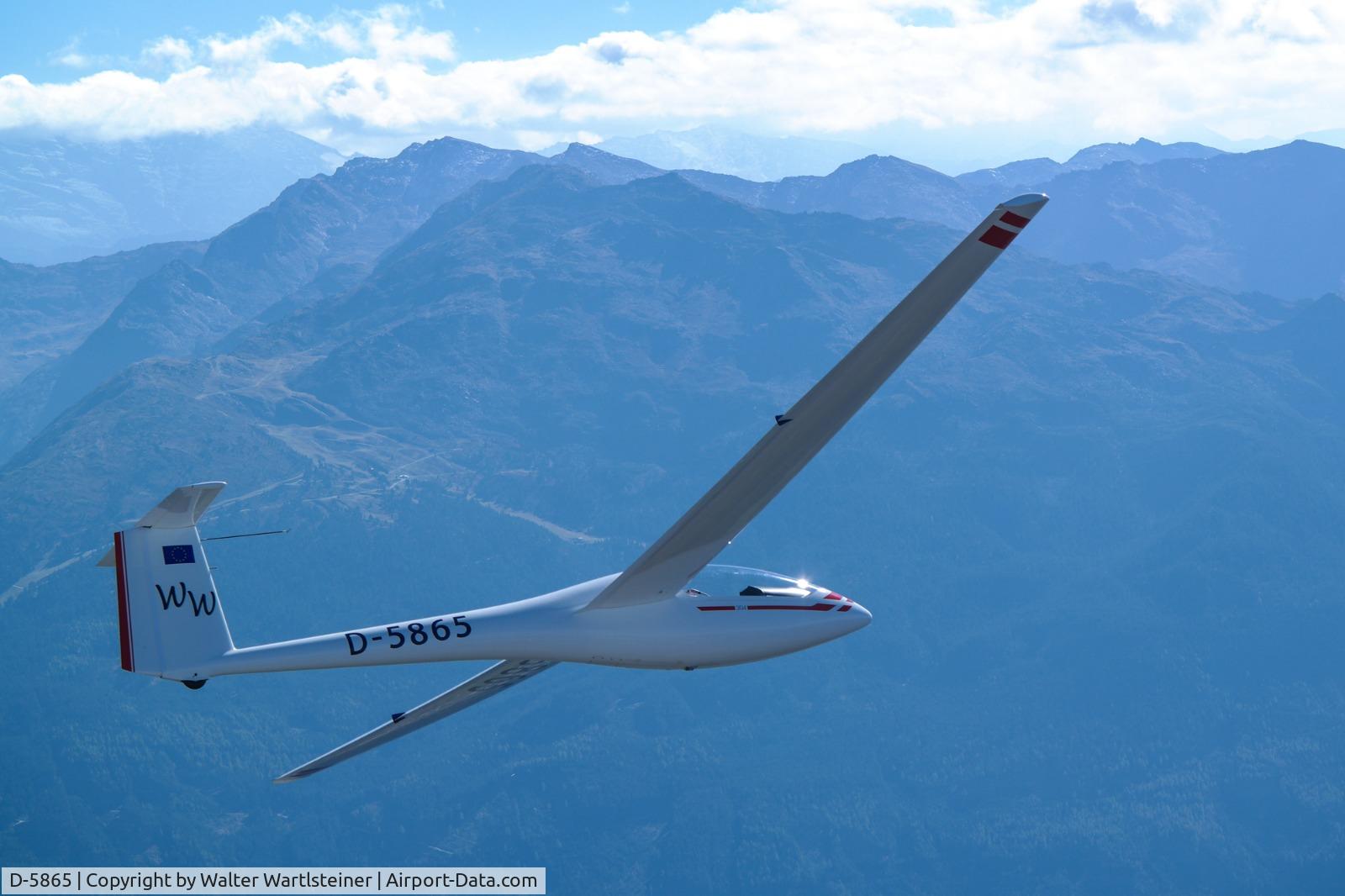 D-5865, 1982 Glasflugel 304 C/N 258, Over Innsbruck, Tirol, Austria