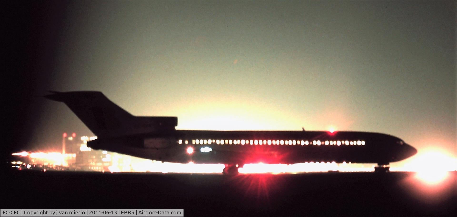 EC-CFC, 1973 Boeing 727-256 C/N 20813, Holding rwy 02
