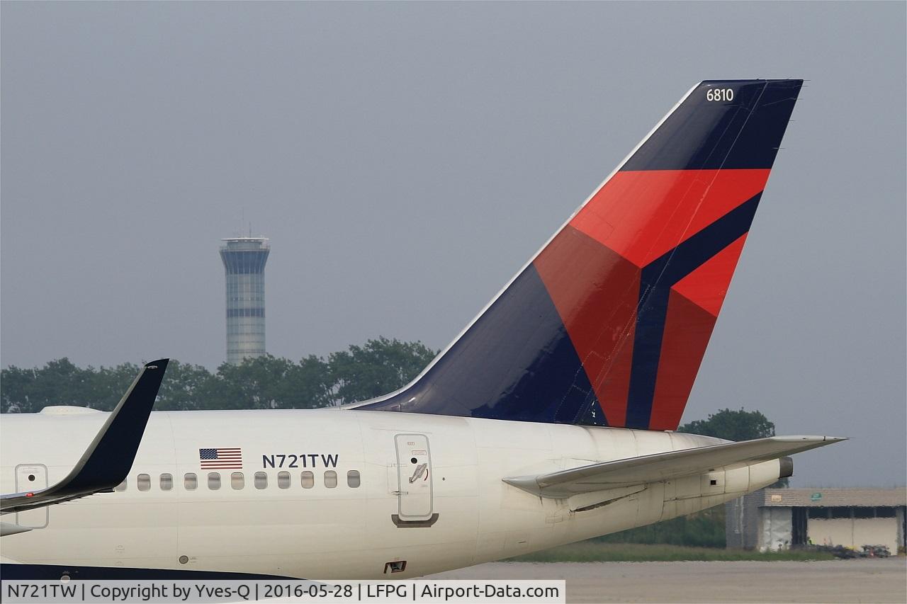N721TW, 1999 Boeing 757-231 C/N 29954, Boeing 757-231, Tail close up view, Roissy Charles De Gaulle airport (LFPG-CDG)