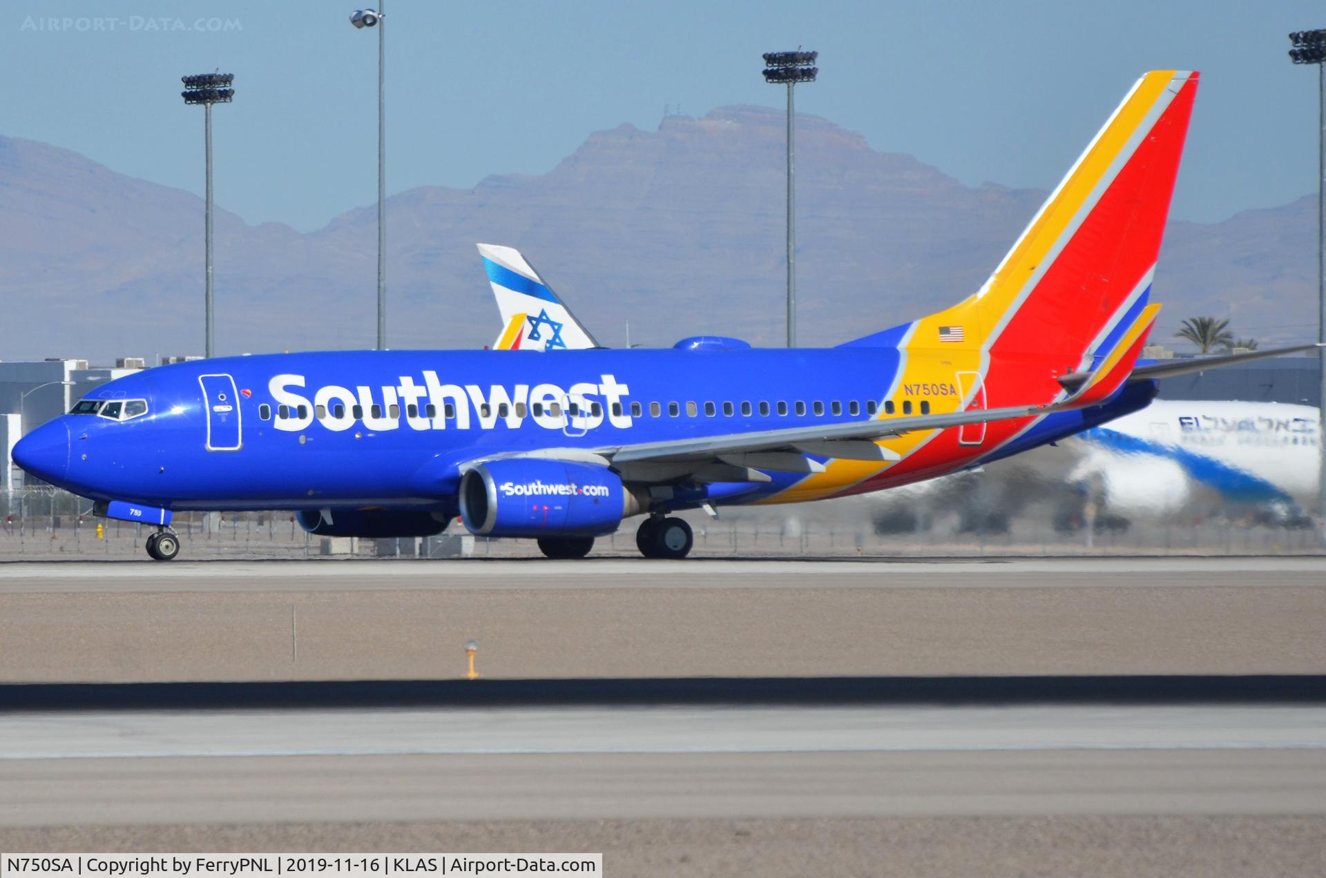 N750SA, 1999 Boeing 737-7H4 C/N 29802, Southwest B737 departing