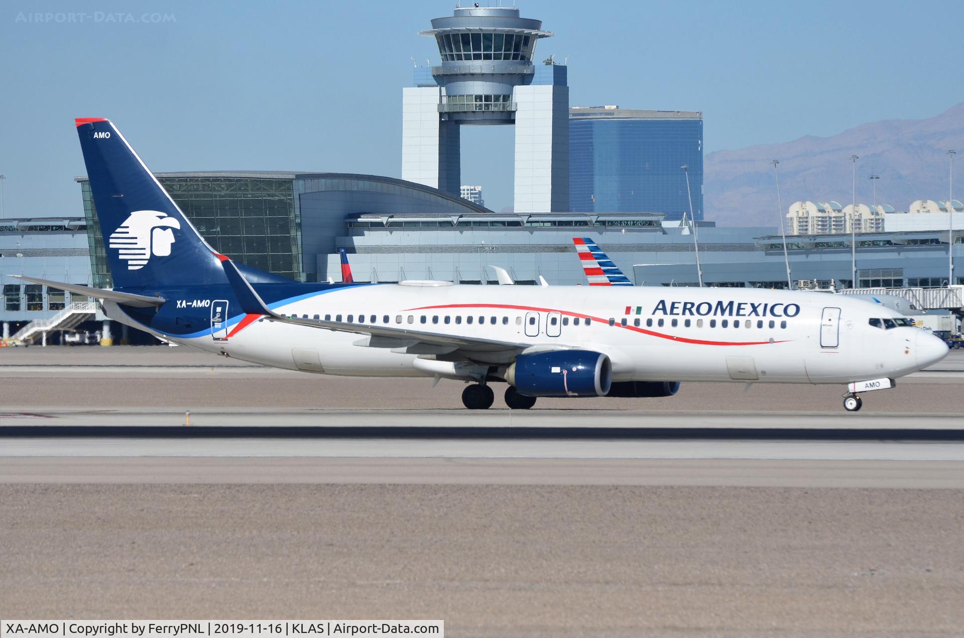 XA-AMO, 2015 Boeing 737-852 C/N 43665, AeroMexico B738 finding its way to the gate