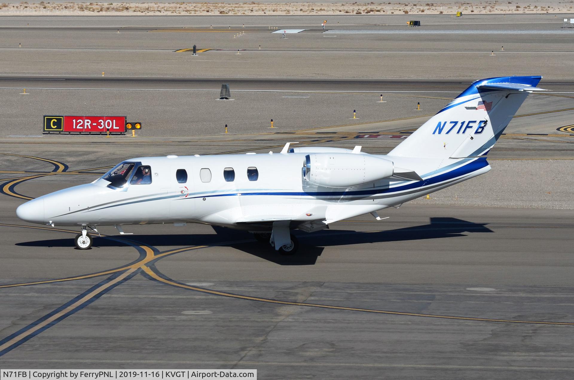 N71FB, 2013 Cessna 525 Citation M2 C/N 525-0812, Ce525M2 taxying for departure