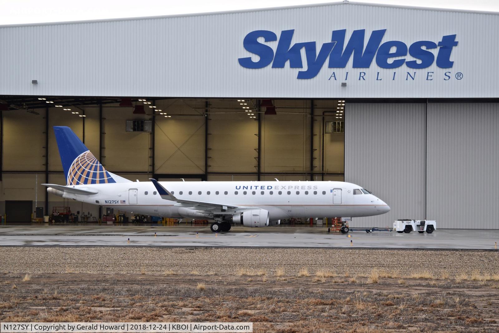N127SY, 2014 Embraer 175LR (ERJ-170-200LR) C/N 17000441, Final checks at the Skywest Maintenance hangar.