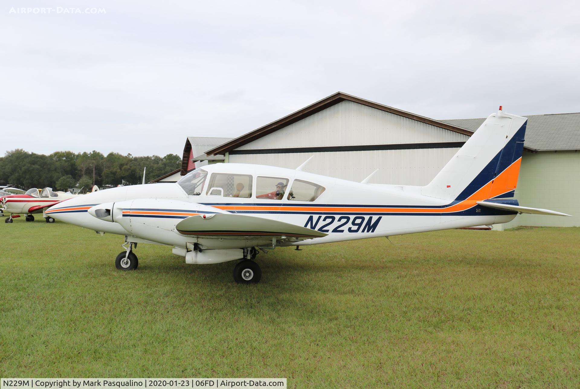 N229M, 1969 Piper PA-23-250 C/N 27-4252, Piper PA-23-250