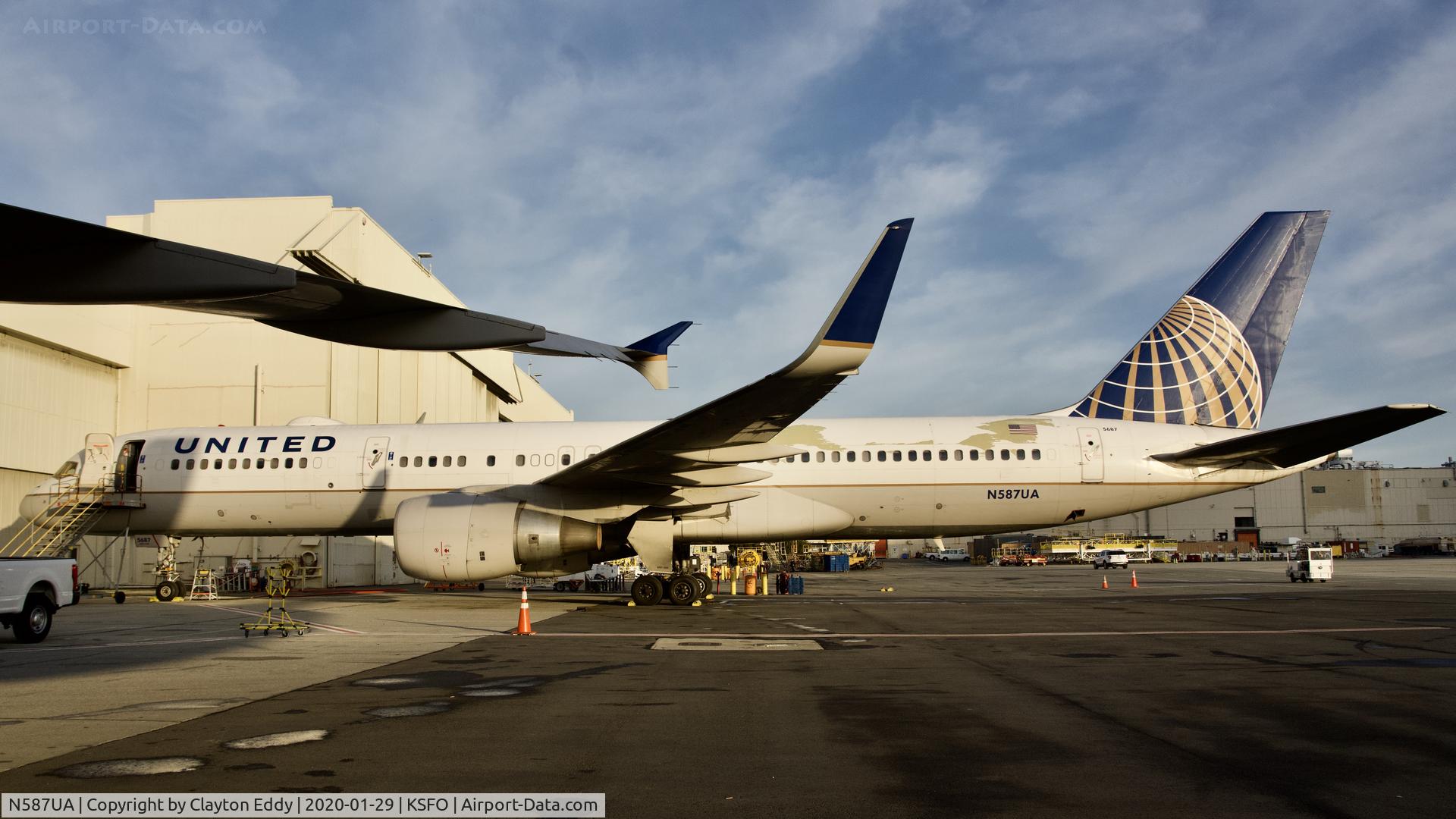 N587UA, 1993 Boeing 757-222 C/N 26713, SFO 2020.