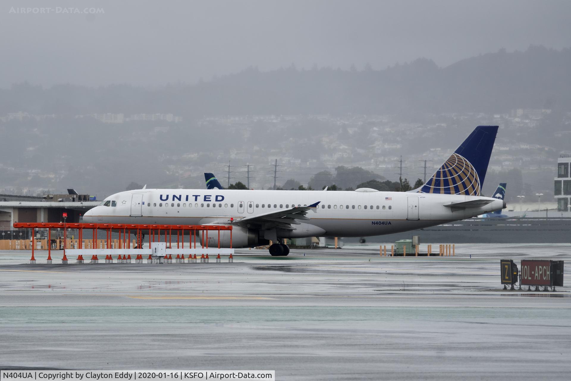 N404UA, 1993 Airbus A320-232 C/N 450, Departing runway 10 SFO 2020.