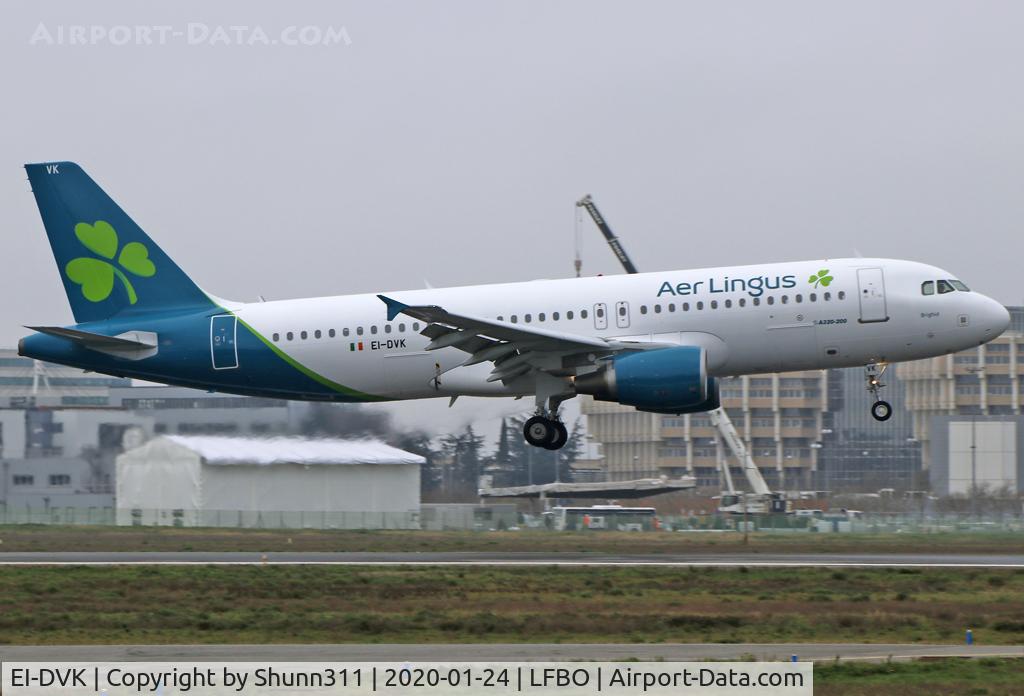 EI-DVK, 2011 Airbus A320-214 C/N 4572, Landing rwy 32R in new c/s