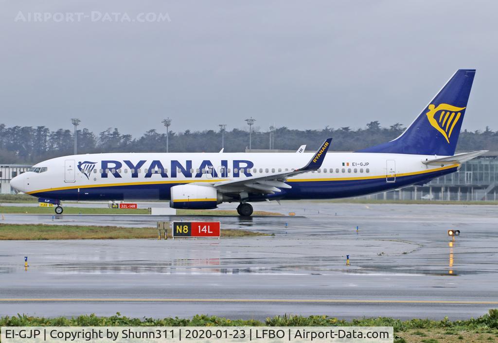 EI-GJP, 2018 Boeing 737-8AS C/N 44834, Ready for take off from rwy 14L